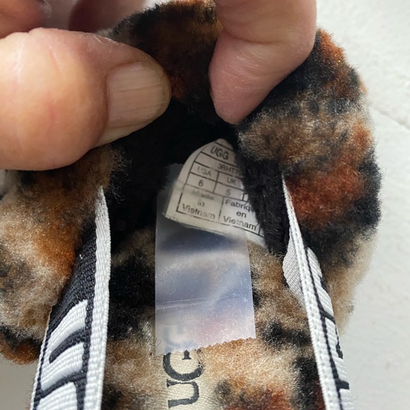 Baby Uggs slippers - Picture 5 of 8